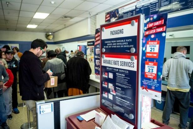 Bưu điện Hoa Kỳ đối phó với lượng khách đông đảo trong các ngày lễ cuối năm